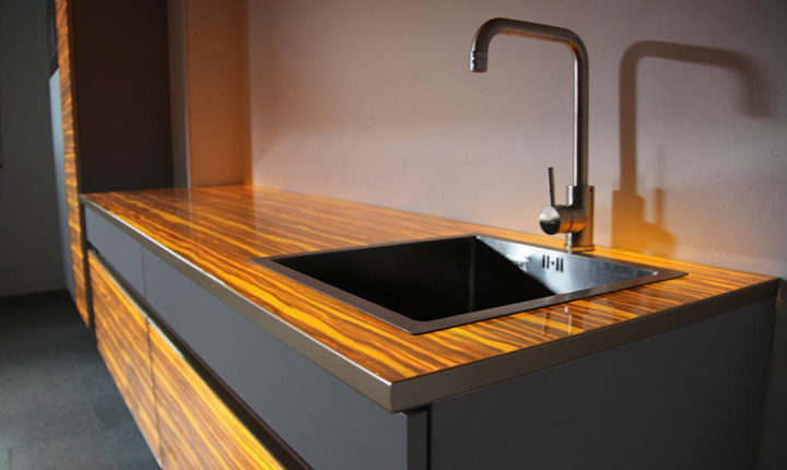 Intelligente Holzfurnierbeleuchtung für eine atemberaubende Atmosphäre - in der Küche