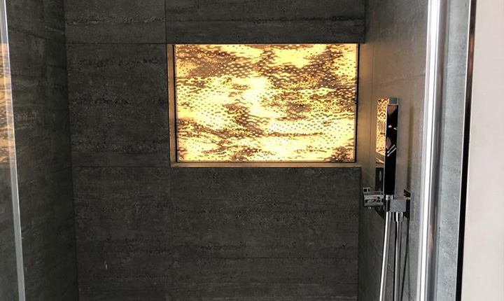 Intelligente Holzfurnierbeleuchtung für eine atemberaubende Atmosphäre - im Bad
